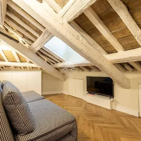 Trevi Velvet House Apartment